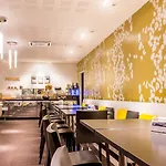 Adagio Centre 3*