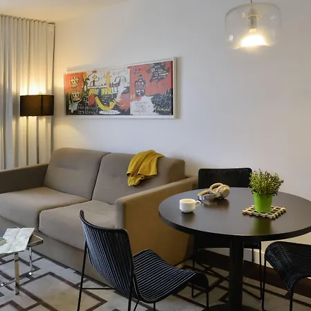 Adagio Centre Apartahotel 3*