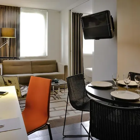 Adagio Centre Apartahotel 3*