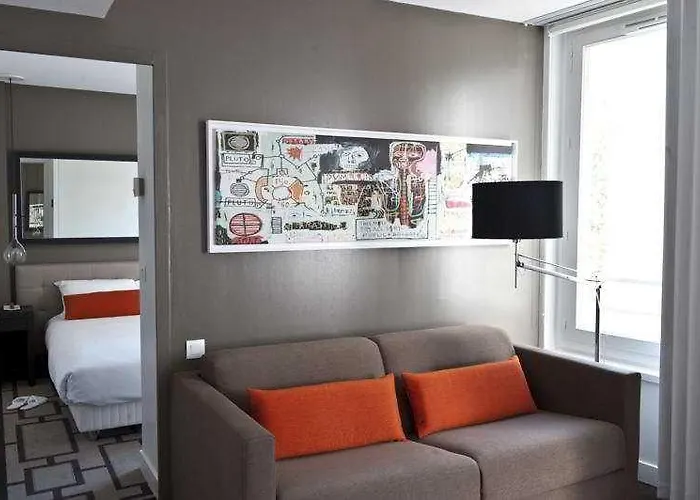 Adagio Centre 3*