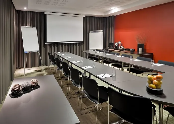 Adagio Centre Apartahotel 3*