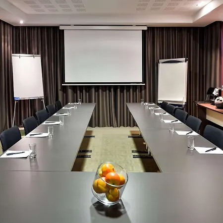 Adagio Centre 3*