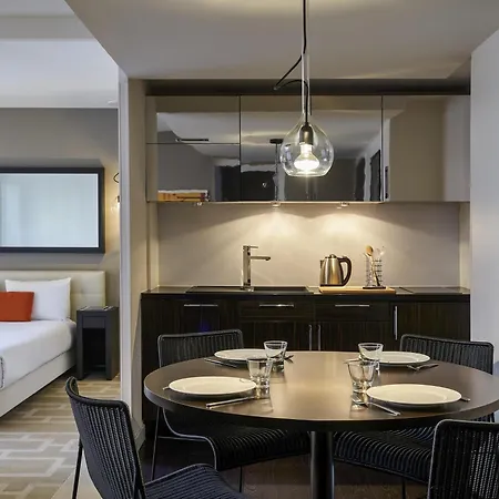 Adagio Centre Apartahotel 3*