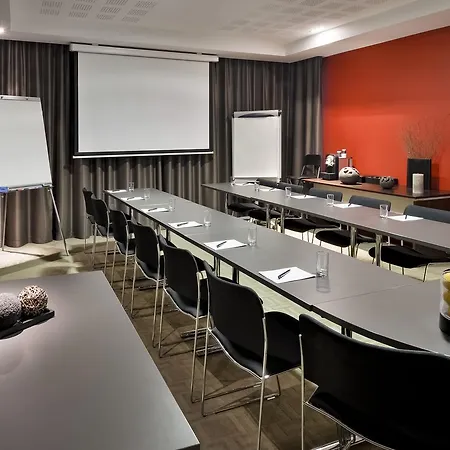 Adagio Centre Apartahotel 3*